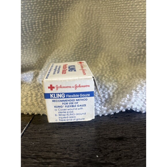 Vintage 1980 Johnson & Johnson 2” 3.5 Yards Kling Flexible Gauze. NOS - Picture 5 of 7